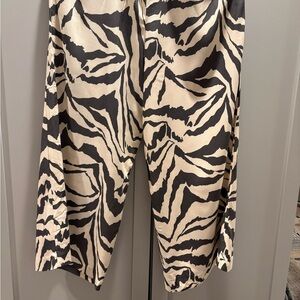 H&M Black and Cream Patterned Pants